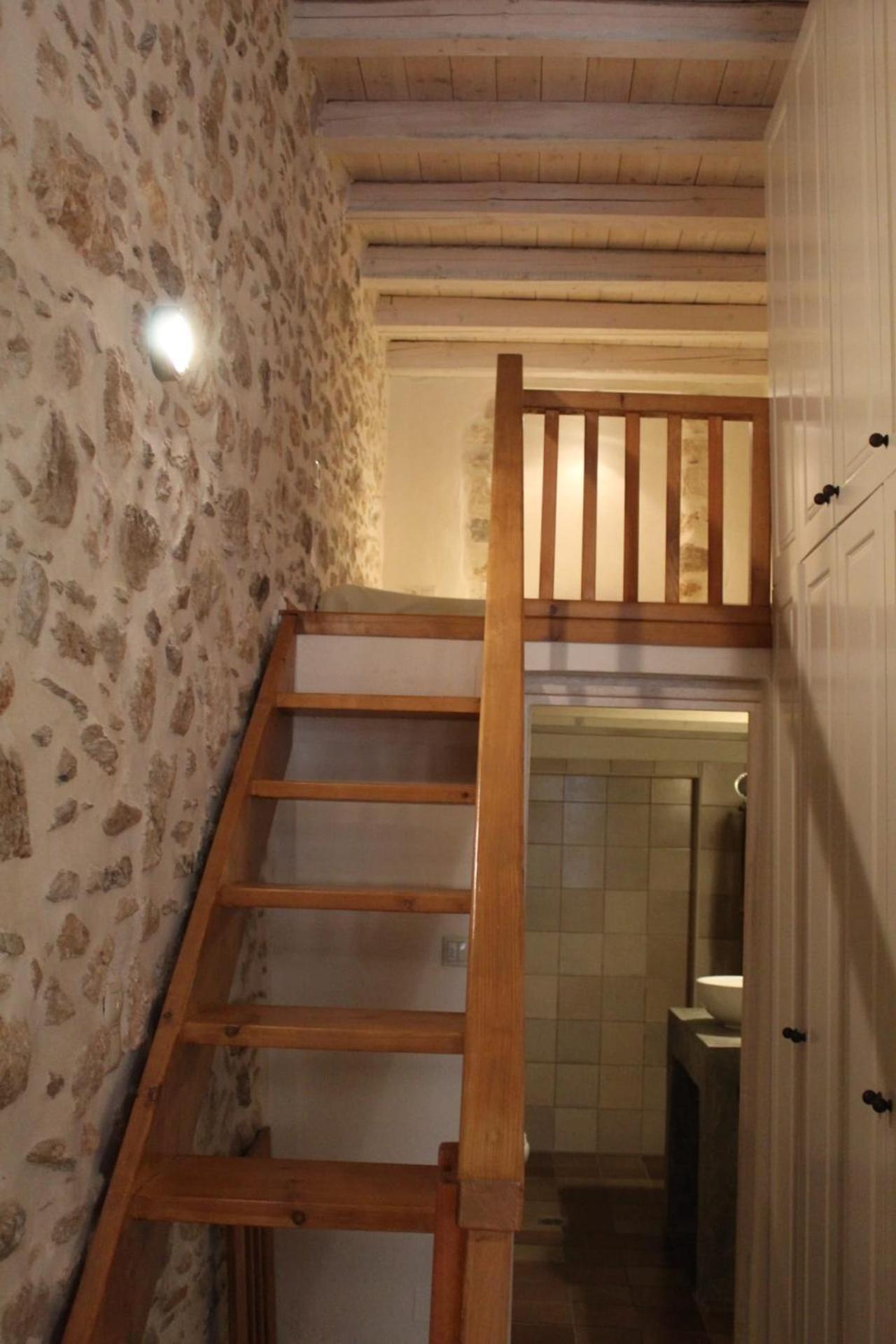 Aposperitis Villa *