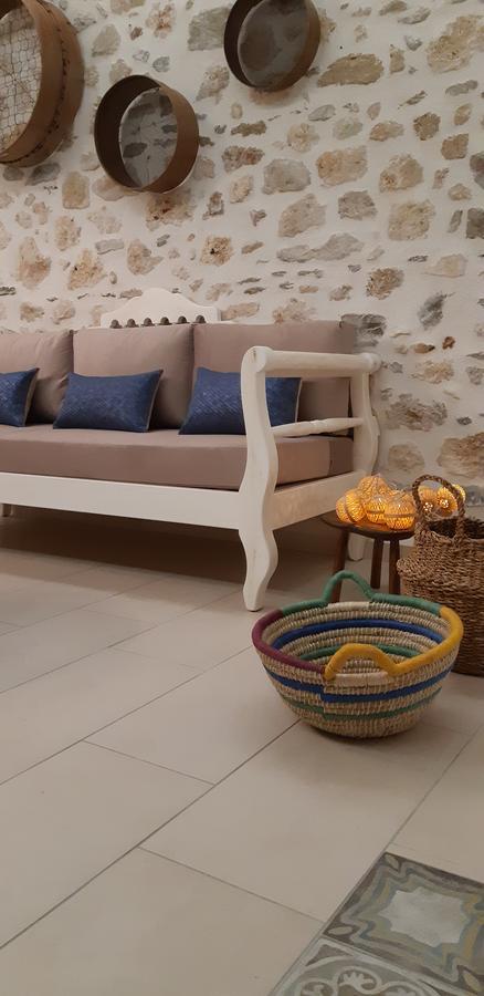 Aposperitis Villa *